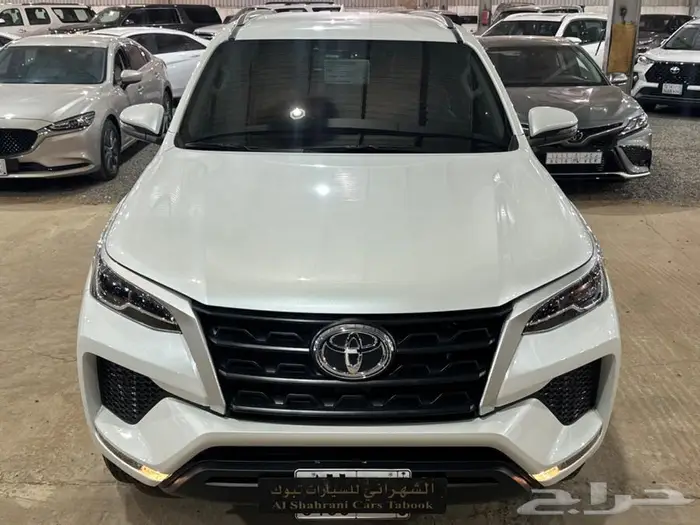 تويوتا فورشنر GX2 دبل 2025 عداد 7500 بحالة الوكالة 1