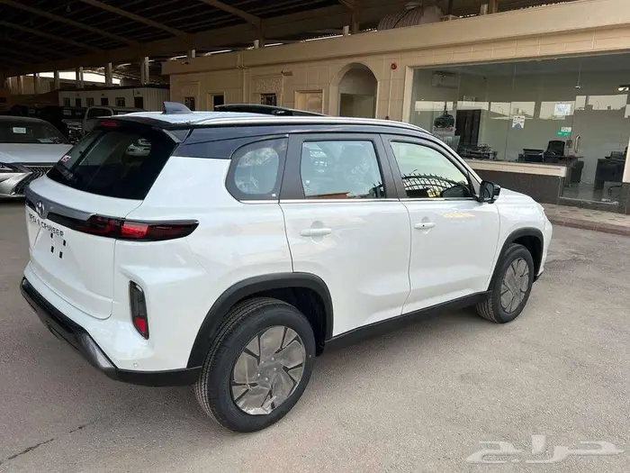 تويوتا اوربان GLX بنزين 2024 متاح اقساط و كاش 3