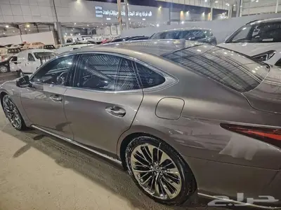 لكزس LS500 ممشي 72 الف 2