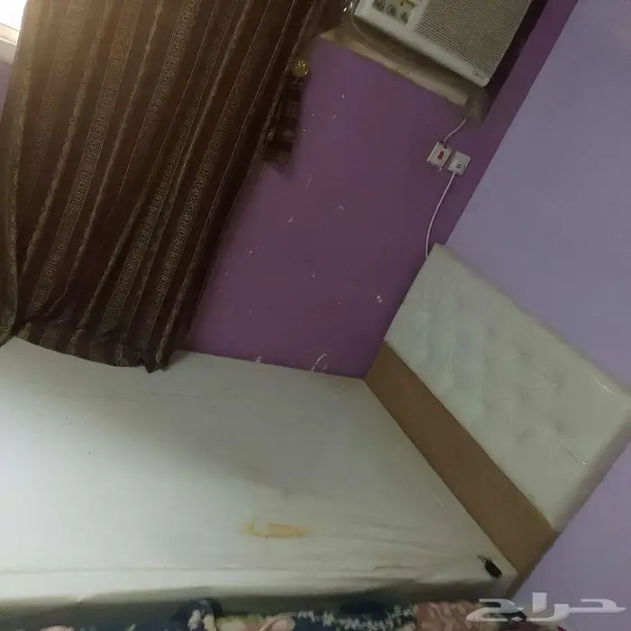 سرير يوجد كسر في الخشب واثنين مراتب بحاله ممتازه 1