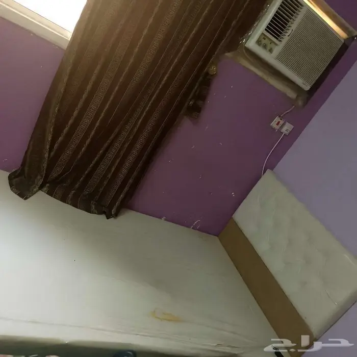سرير يوجد كسر في الخشب واثنين مراتب بحاله ممتازه 0