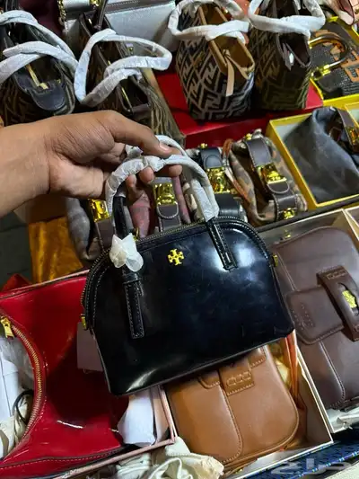 التواصل الواتساب 77