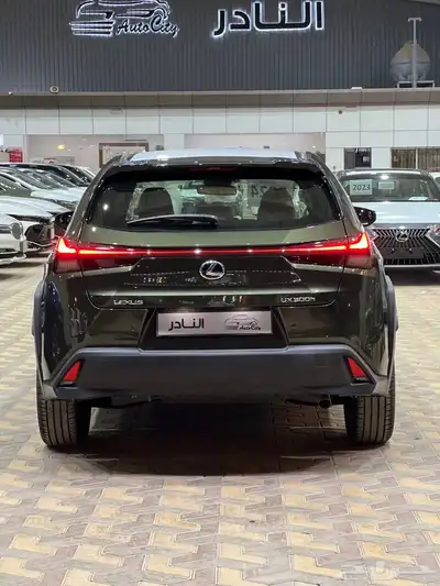لكزس Ux300h سعودي 24 كاش واقساط 7