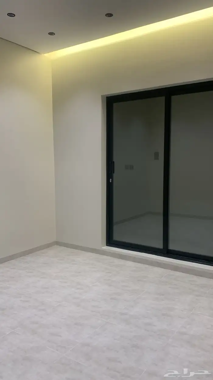 للبيع دبلكسات مودرن تصميم عصري فخم بحي الوادي 14