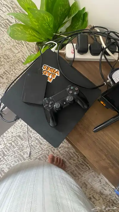 PS4 مع يده من جرير ومع حساب فخم وهارسك خارجي ون تيرا 0