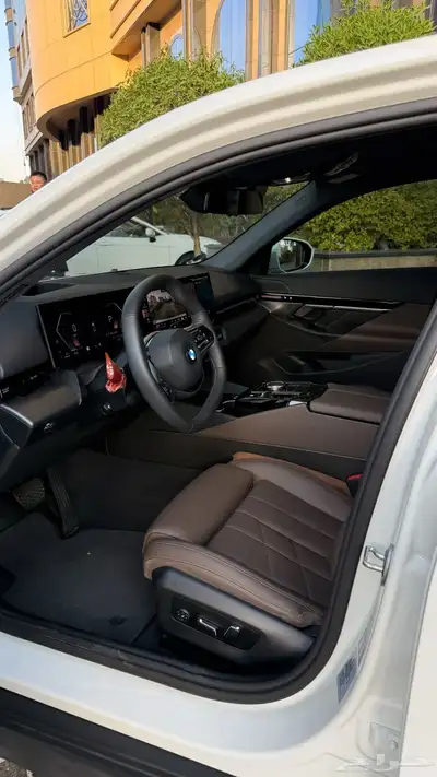 bmw 520i 2024 8