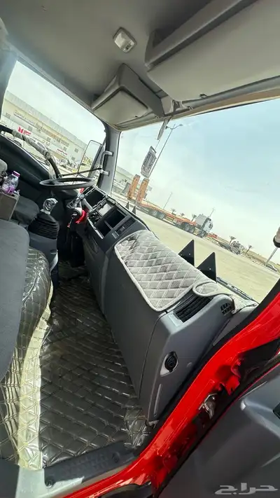 سطحه للبيع لتواصل 13