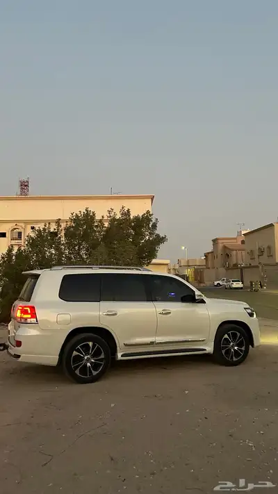 لاندكروزر 7