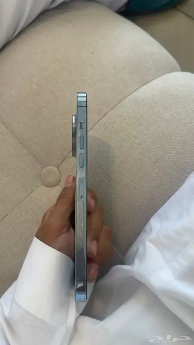 آيفون 13 4