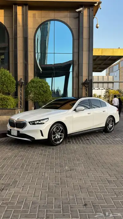 bmw 520i 2024 4