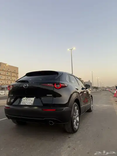 للبيع مازدا CX30 نصف فل 2023 لون اسود 2