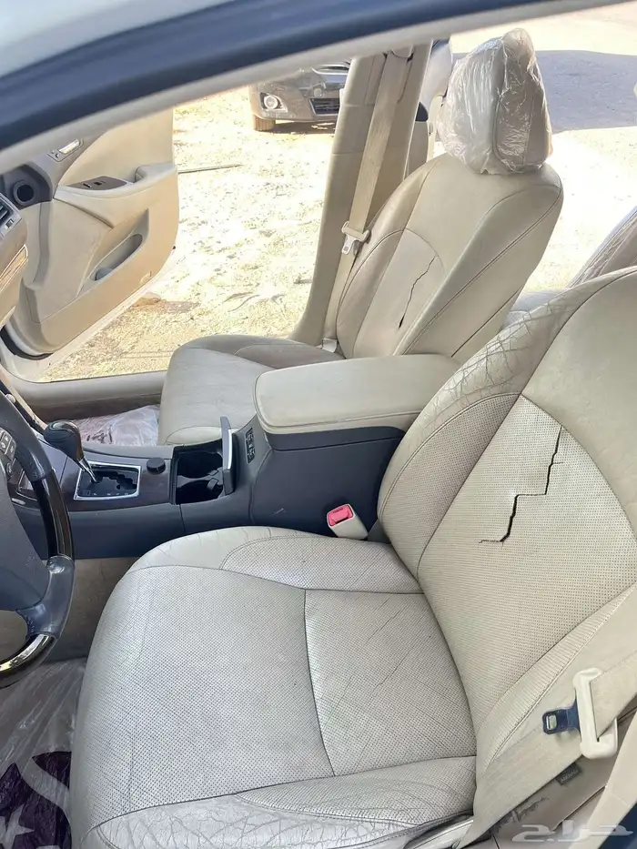 لكزس ES350 السيارة بقراطيس الوكالة من الداخل 10