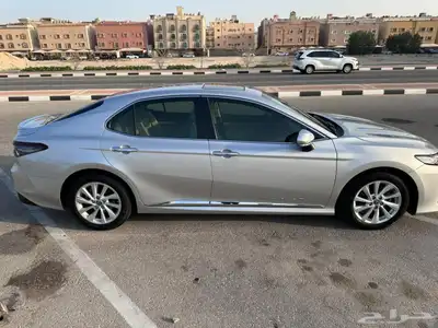 تويوتا كامري 2023 القير أوتوماتيك الممشي 33 الف  بنزين 6