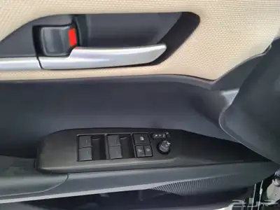 كامري هايبرد E 8