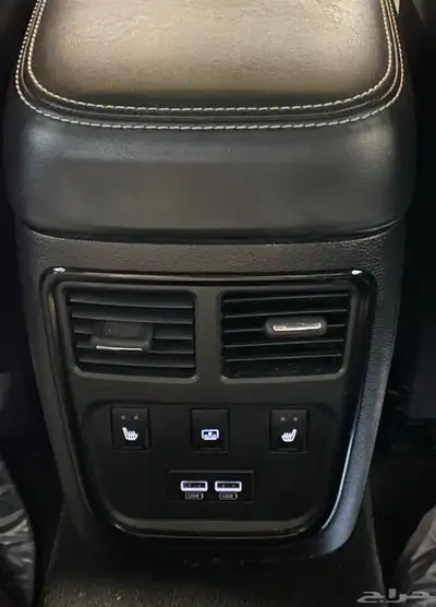 كرايسلر S300 2023 معدل خارجي SRT بحالة نظيفه 18