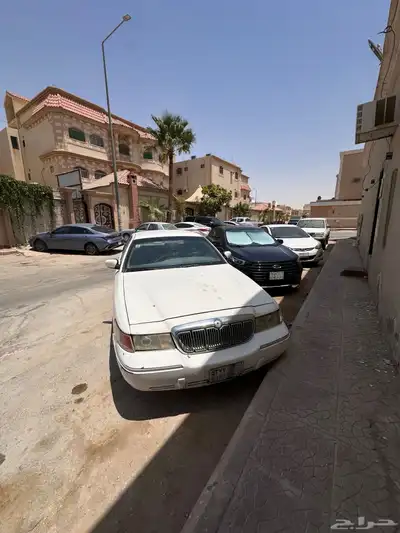 سيارة فورد قراند ماركيز موديل 2000 1