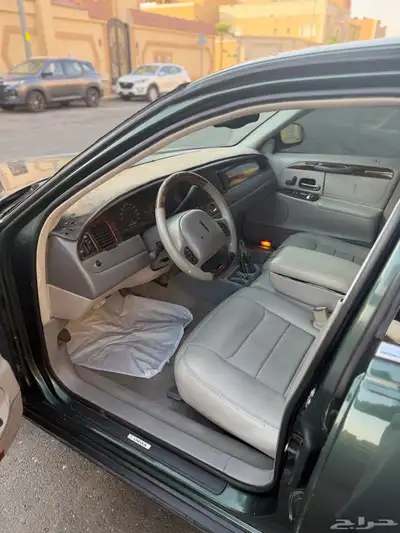 لينكولن تاون كار 1999 10