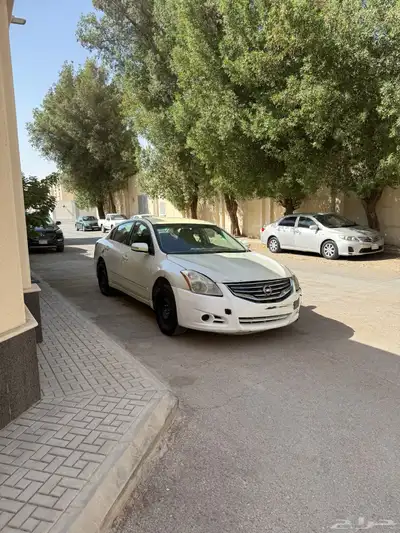 للبيع نيسان التيما 2010 - أبيض 0