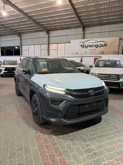 تويوتا اوربان GLX بنزين 2025 1