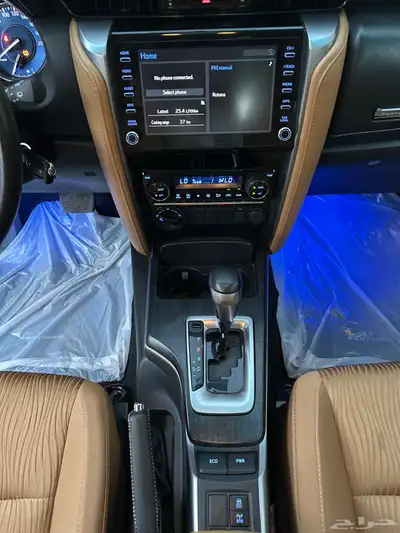 نوع السيارة   تويوتا فورشنر VX1 2023 بنزين الممشى 49 الف 12