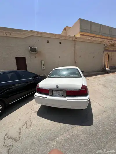 سيارة فورد قراند ماركيز موديل 2000 5
