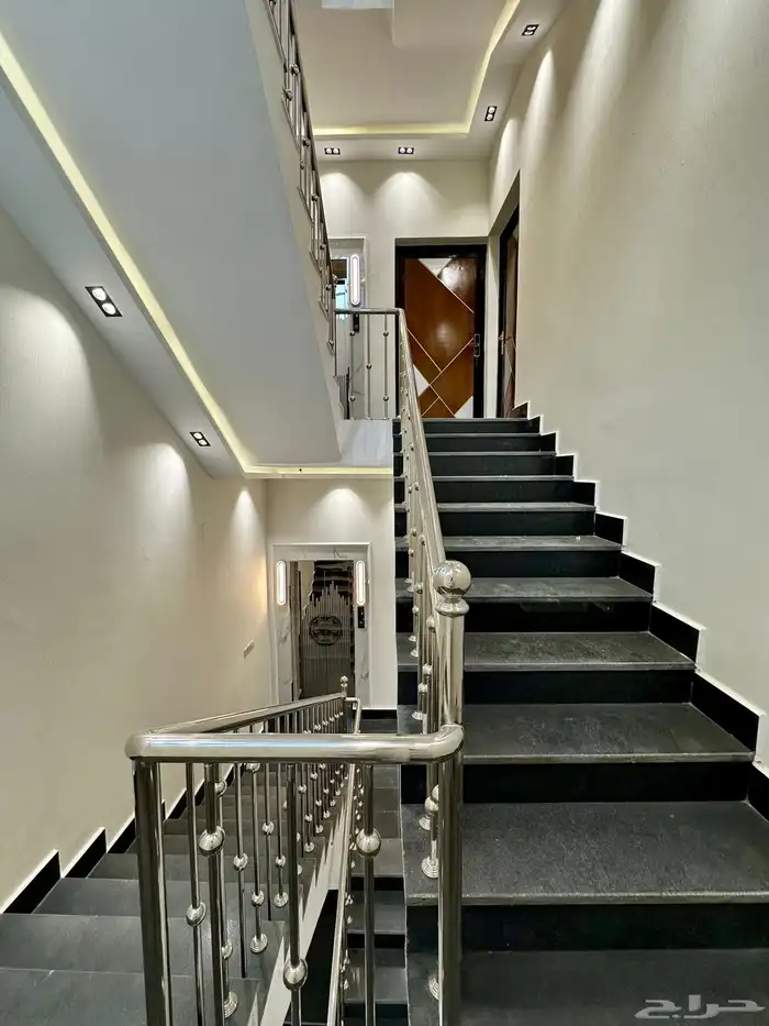 للبيع شقق سكنيه تصميم مودرن قرب منتزه المطار 4