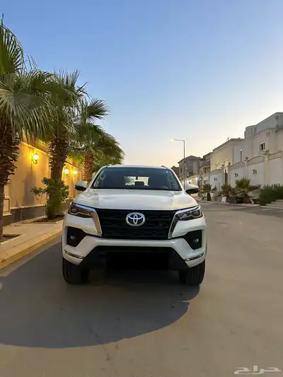 نوع السيارة   تويوتا فورشنر VX1 2023 بنزين الممشى 49 الف 1