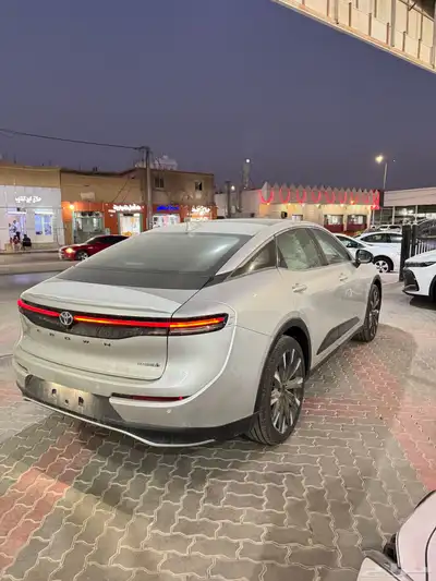 تويوتا كراون ماجيستا هايبرد 2023 2