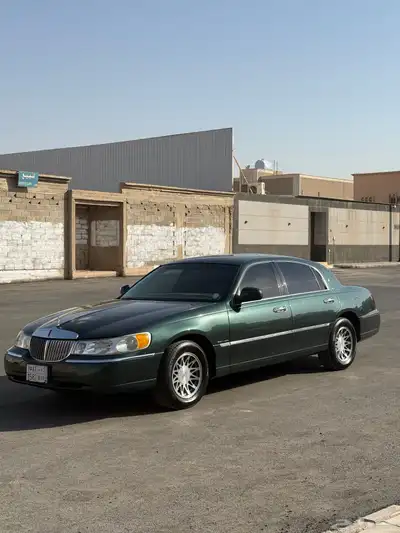 لينكولن تاون كار 1999 19