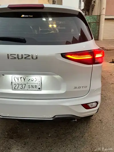 ايسوزو MUX فل كامل بدون دبل ماشي 27 الف 21