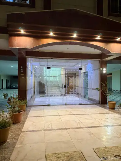 شقة خمس غرف بحي الريان خلف محطة الشرقية 13