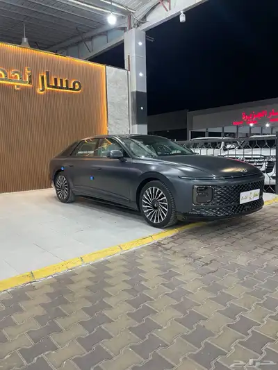 ازيرا موديل 2023 كالجرافي 2
