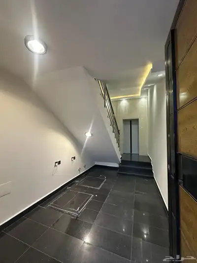 للبيع ادوار علويه بأسطح خاصه ومصعد راكب تشطيبvipبحي الضيافه 1