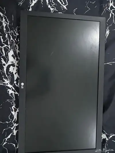 للبيع شاشه LG وسماعه G435 و اكس بوكس 360 و طاولة حرف L سوداء 2