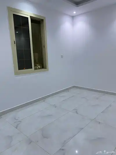 شقة خمس غرف بحي الريان خلف محطة الشرقية 21