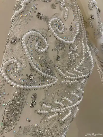 فستان مستعمل يوم واحد فقط لونه ابيض شك مقاس 4 3