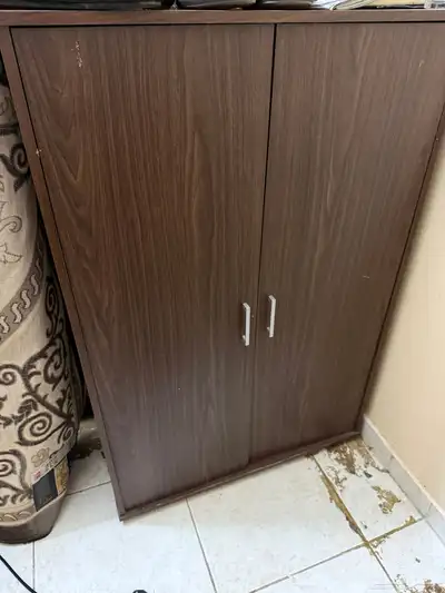 دولاب مطبخ  طقم جلوس  جزامة   كولر ماء  مكنسة سجاد  واشياء 4
