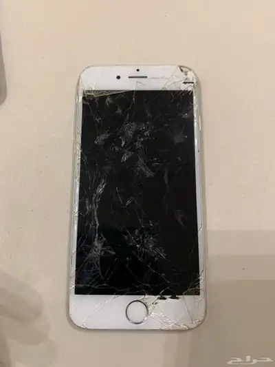 جوالات قديمة وسماعات وساعة بعضها شغال 23
