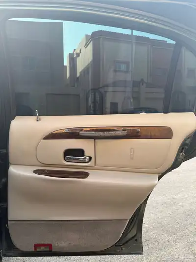 لينكولن تاون كار 1999 15