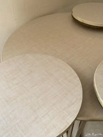 طاولة كبيره مع 4 طاولات خدمة مستخدمة 3