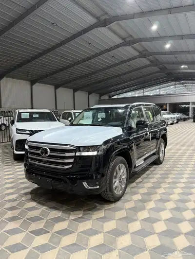 تويوتا لاندكروزر GXR رقم 3 بنزين مديل 2025 سعودي بطاقه جمرك 0