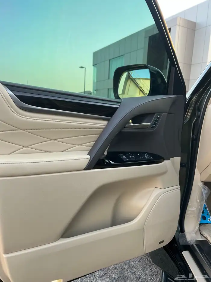لكزس LX570 موديل 2021 بلاك اديشن 12