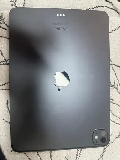 ايباد برو m4 256 وسماعة هايبر اكس كلاود 3 0