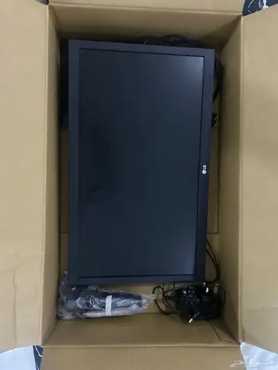 للبيع شاشه LG وسماعه G435 و اكس بوكس 360 و طاولة حرف L سوداء 0