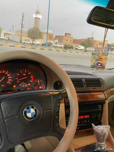بي ام دبليو 2001 2