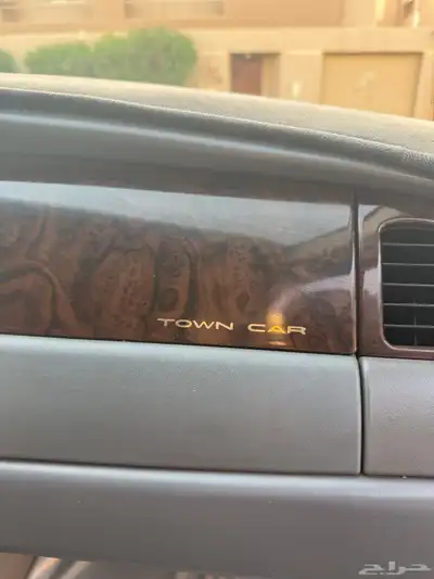 لينكولن تاون كار 1999 4