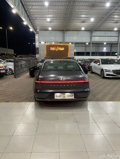 ازيرا موديل 2023 كالجرافي 6