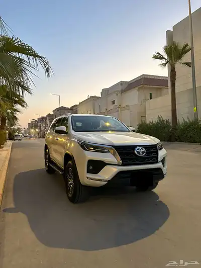 نوع السيارة   تويوتا فورشنر VX1 2023 بنزين الممشى 49 الف 2