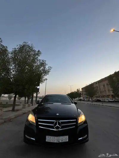 مرسيدس للبيع اليوم بسعر مغري بداعي السفر سيارة عائلية فخمه 0