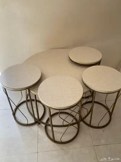 طاولة كبيره مع 4 طاولات خدمة مستخدمة 2